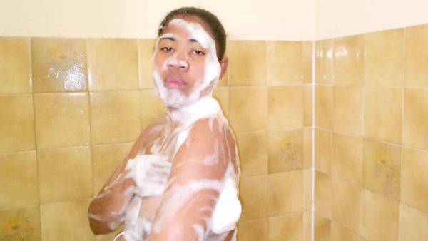 Sexy Ebony - Teen 18+ Takes A Hot Shower - desi-porntube.com - India on gratisflix.com