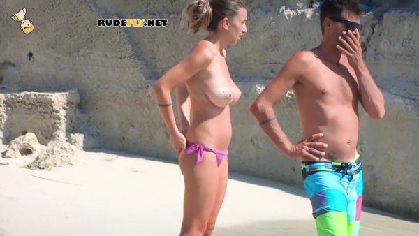 Nude Beach Girl Filmed By A Completely Naked On The Beach - hclips.com on gratisflix.com
