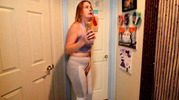 Girls desperate to pee wetting her jeans panties - drtuber.com on gratisflix.com
