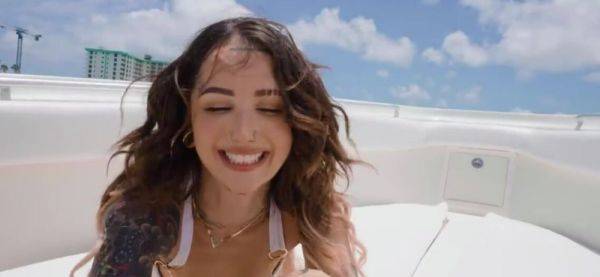 Teen Goes On A Boat Ride And Gives A Ride - inxxx.com on gratisflix.com