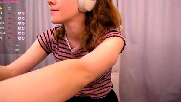 Amateur pantyhouse webcam teen strips and strokes her vagina - drtuber.com on gratisflix.com