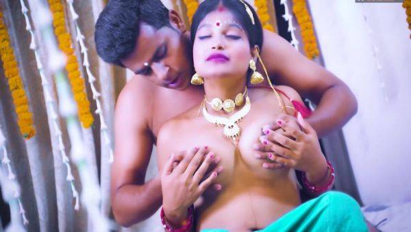 Desi Indian 18+ Girl Suhanas Very 1st Live Suhaagrat On Cam ( Hindi Audio ) - desi-porntube.com - India on gratisflix.com