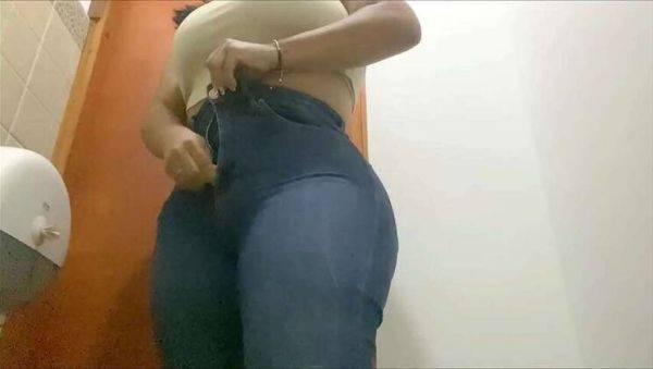 Latina Kamuristar with Curvy Booty in Shopping Center Bathroom - veryfreeporn.com on gratisflix.com