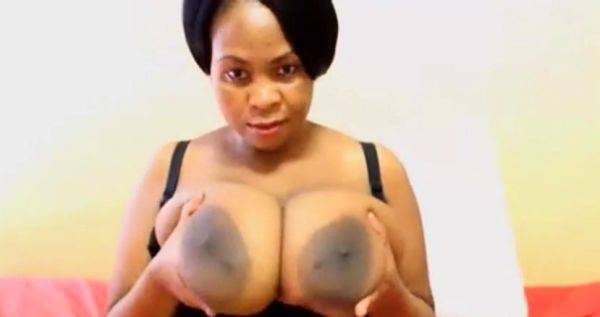 Ebony webcam girl with huge tits - drtuber.com on gratisflix.com