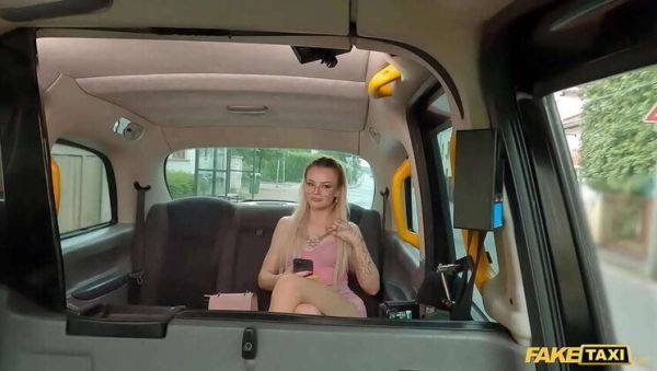 Fake Cab Driver Gets Intimate with Blonde Social Media Star and Her Small Breasts - xxxfiles.com - Czech Republic on gratisflix.com