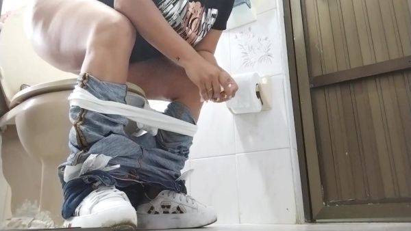 Clinic Patient Caught By Many Cameras Pissing - videohdzog.com - Colombia on gratisflix.com