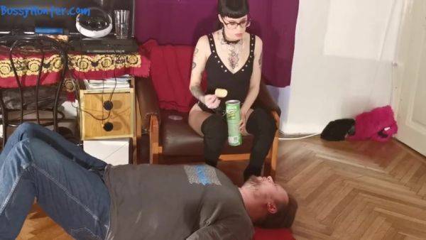 Beth Kinky - Slim Goth Domina Feeding Her Slave Mouth To Mouth Pt1 Hd Amateur - upornia.com on gratisflix.com