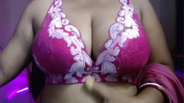 Sexy Lady Shakes Her Hot Big Boobs And Opens Her Bra - desi-porntube.com on gratisflix.com