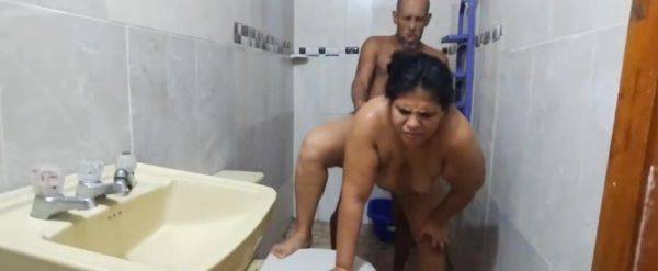 I Seduce My Disgusting Stepfather To Give Us A Nice Bath And We End Up Fucking Deliciously With His Cock In My Tight Pussy - desi-porntube.com - India on gratisflix.com