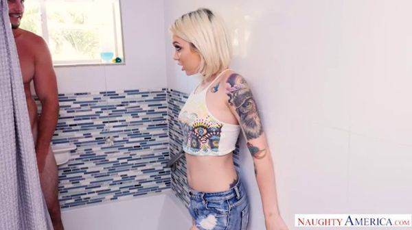 Blonde tattooed chick gets brutally pounded in the bathroom - sexu.com - Usa on gratisflix.com