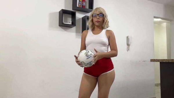 Stepson Instucts Sexy Soccer-Loving Stepmom in Cock Handling - veryfreeporn.com on gratisflix.com