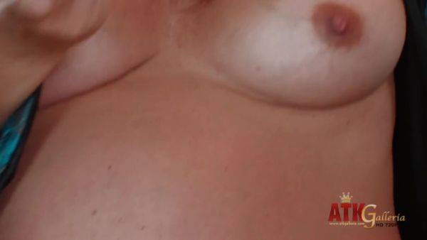 Pregnant redhead is horny AF - hotmovs.com on gratisflix.com