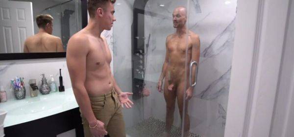 Two Horny Guys Want To Fuck In The Shower. - inxxx.com on gratisflix.com