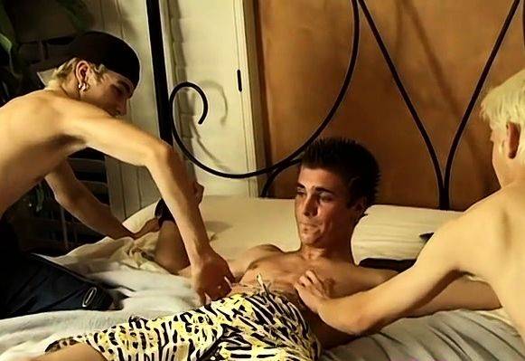 Nude boy feels his knob with the feet in smashing nude solo - drtuber.com on gratisflix.com