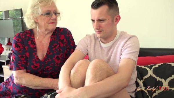 Amoral Granny Claire Wants Young Pecker - videomanysex.com on gratisflix.com