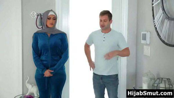 Innocent Muslim Girl Experiences Her First Time With Neighbor - veryfreeporn.com on gratisflix.com