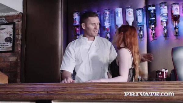 Swinger Ella Hughes Takes a Facial at the Bar - porntry.com on gratisflix.com