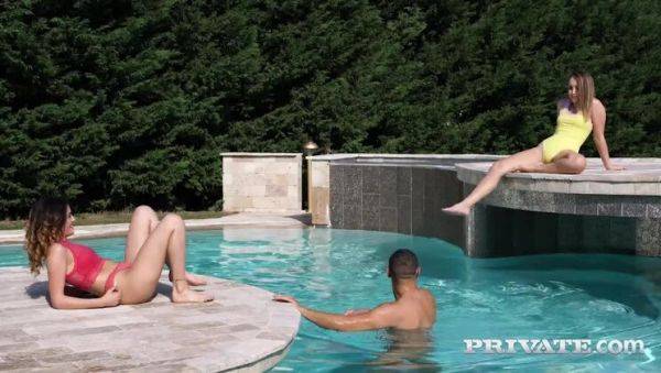 Poolside Threesome with Rimming - porntry.com on gratisflix.com